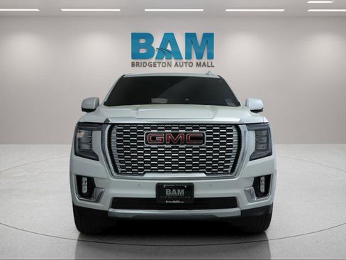 Certified 2022 GMC Yukon XL Denali w/ Denali Premium Package AWD/4WD image 2