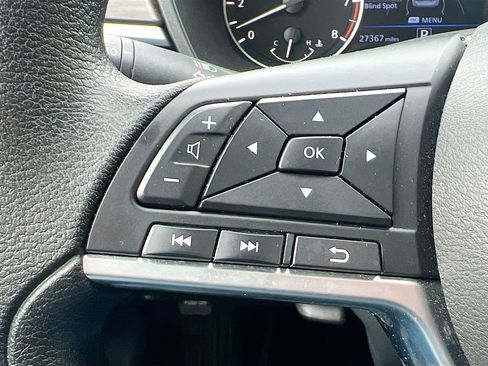 Used 2025 Nissan Altima 2.5 SV image 12