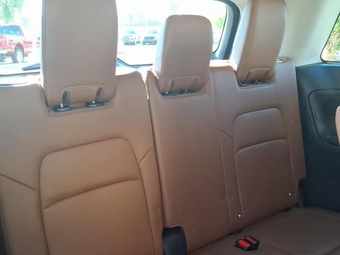 Used 2024 Nissan Pathfinder Platinum w/ Black Appearance Package FWD image 16