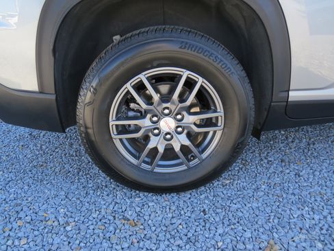 Used 2015 Jeep Wrangler Unlimited Rubicon w/ Connectivity Group image 9