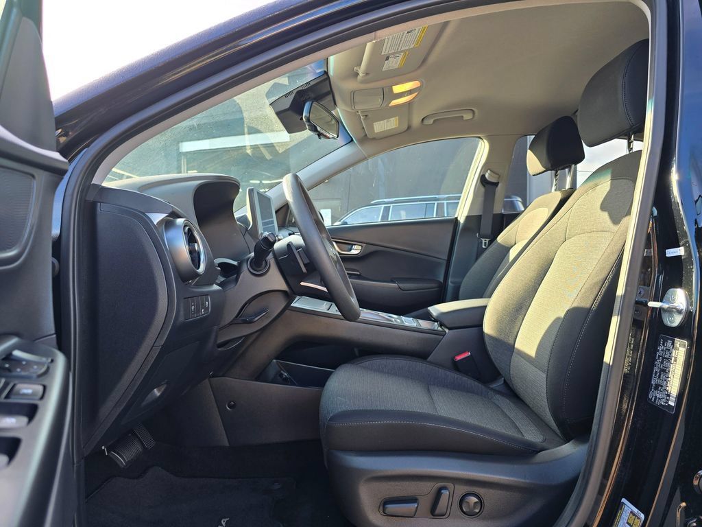 Used 2023 Hyundai Kona SE FWD image 17