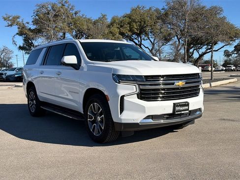 Used 2021 Chevrolet Suburban LT w/ LT Signature Package image 9