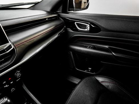 Used 2024 Jeep Compass Trailhawk image 39