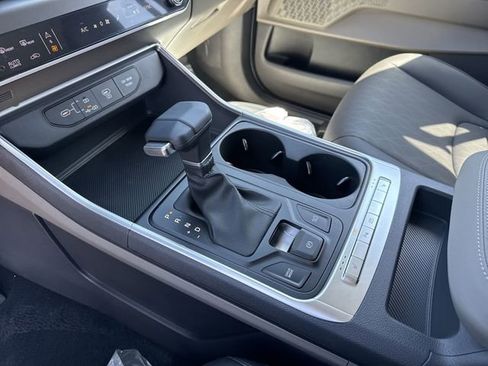 New 2026 Kia Carnival FWD image 17