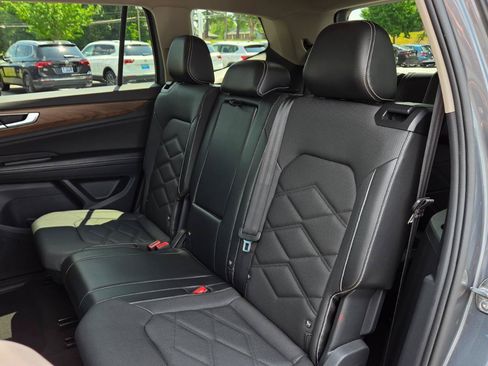 Used 2024 Volkswagen Atlas SE FWD image 45