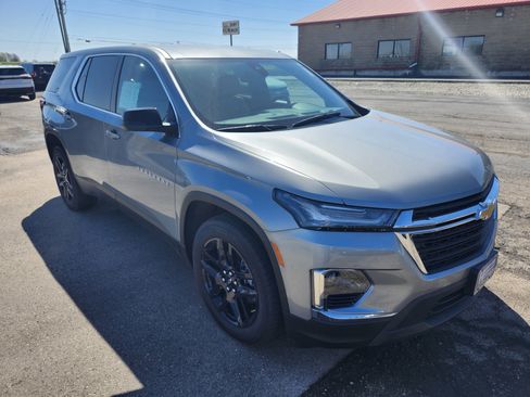 Used 2023 Chevrolet Traverse LS AWD/4WD image 3