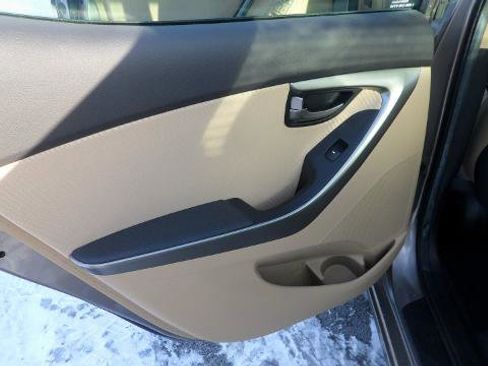 Used 2013 Hyundai Elantra GLS w/ Preferred Pkg image 40