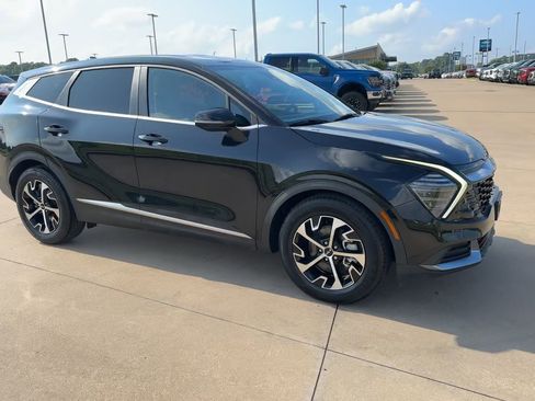 Used 2024 Kia Sportage EX FWD image 3