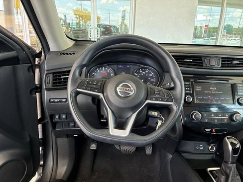 Used 2020 Nissan Rogue S FWD image 19