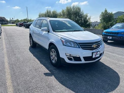 Used 2017 Chevrolet Traverse LT FWD image 2