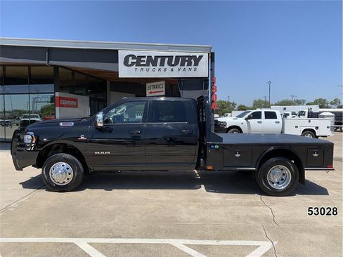 Used 2024 RAM 3500 Laramie w/ Towing Technology Group AWD/4WD image 4