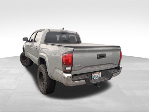 Used 2021 Toyota Tacoma SR5 AWD/4WD image 11