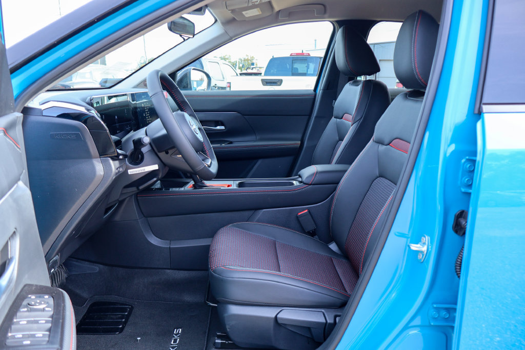 New 2026 Nissan Kicks SR w/ Cold Weather Package AWD/4WD image 7