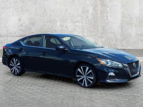 Used 2022 Nissan Altima 2.5 SR FWD image 2