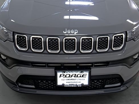 Used 2023 Jeep Compass Latitude w/ Convenience Group AWD/4WD image 16