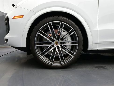 Certified 2021 Porsche Cayenne Turbo AWD/4WD image 6
