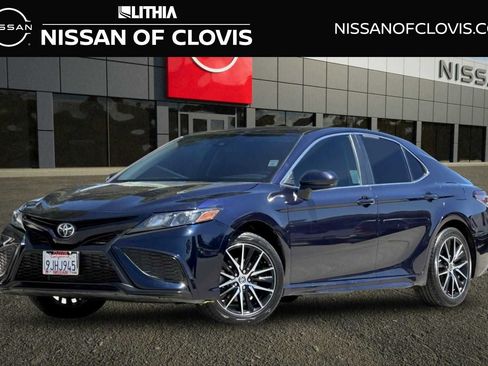 Used 2021 Toyota Camry SE FWD image 1
