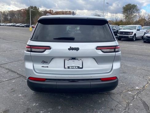 Used 2023 Jeep Grand Cherokee L Laredo image 4