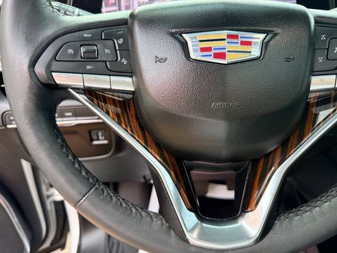 Used 2023 Cadillac Escalade Premium Luxury AWD/4WD image 24