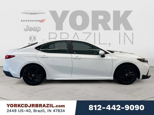 Used 2025 Toyota Camry SE FWD image 6