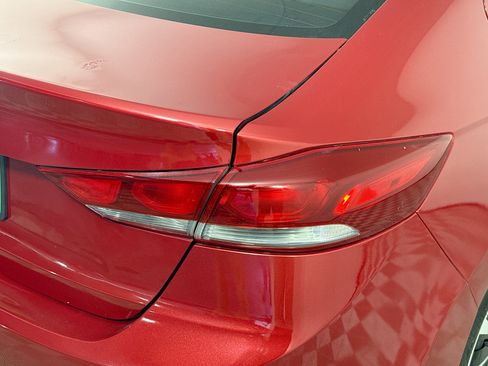 Used 2017 Hyundai Elantra SE image 33