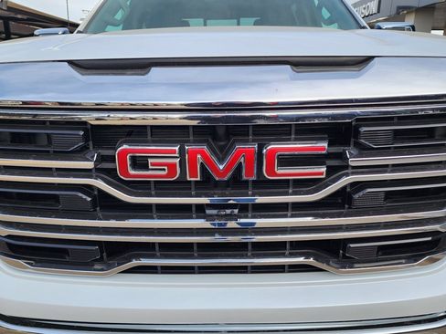 New 2026 GMC Sierra 1500 SLT image 10