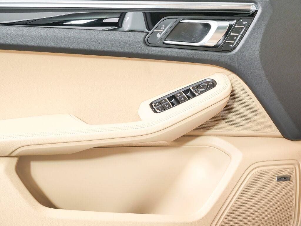 New 2026 Porsche Macan Turbo AWD/4WD image 6
