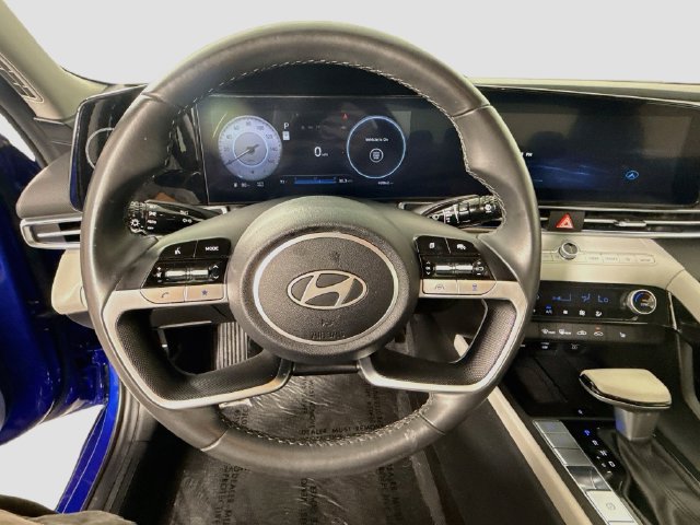 Used 2025 Hyundai Elantra Limited FWD image 11