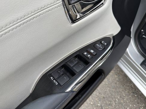 Used 2015 Toyota Avalon XLE Premium FWD image 39