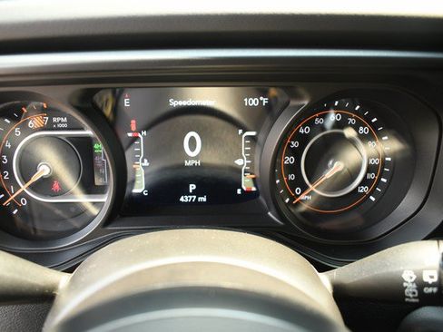 Used 2025 Jeep Wrangler Unlimited Rubicon 392 AWD/4WD image 31