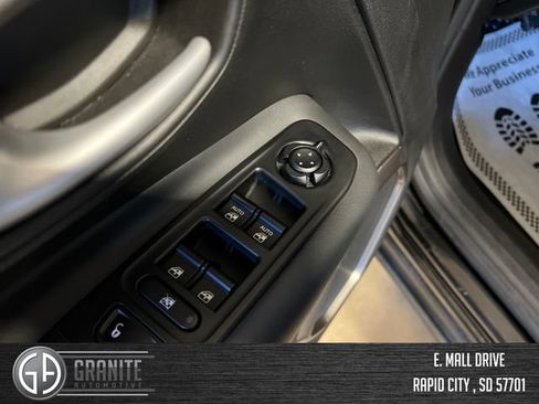 Used 2023 Jeep Renegade Latitude AWD/4WD image 12