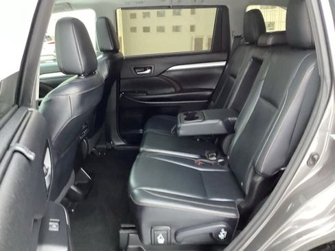 Used 2016 Toyota Highlander XLE image 17