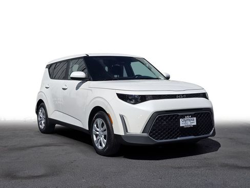 Used 2023 Kia Soul LX FWD image 1