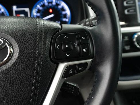 Used 2018 Toyota Highlander XLE image 27
