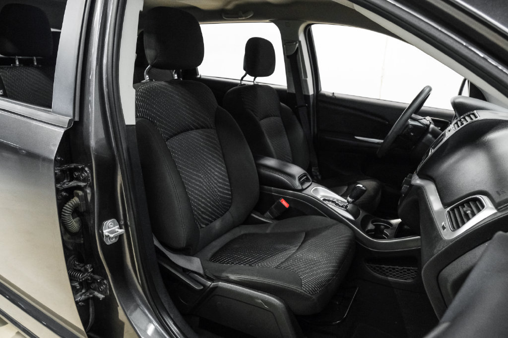 Used 2019 Dodge Journey SE FWD image 32