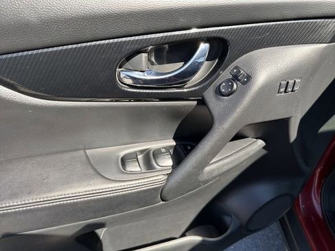 Used 2019 Nissan Rogue SL w/ Premium Package AWD/4WD image 16