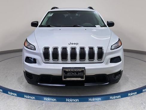Used 2016 Jeep Cherokee Sport w/ Cold Weather Group AWD/4WD image 3