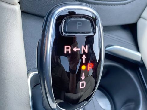 Certified 2018 Cadillac XT5 Premium Luxury FWD image 27
