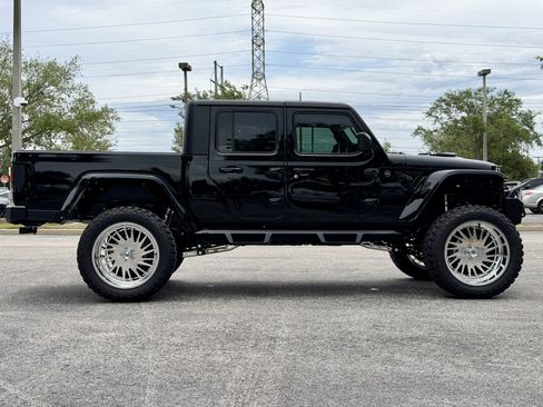 Used 2024 Jeep Gladiator Sport AWD/4WD image 6