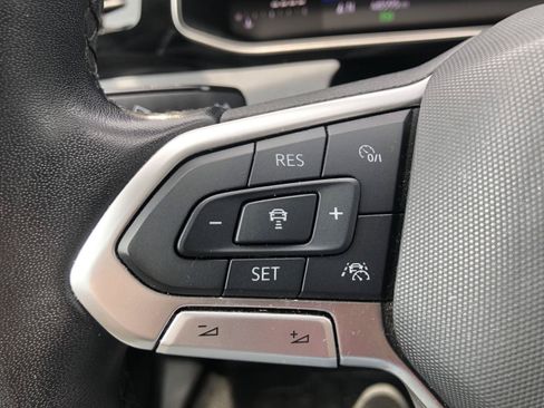 Used 2025 Volkswagen Jetta SE FWD image 29