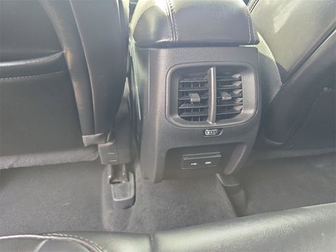 Used 2019 Jeep Cherokee Latitude Plus w/ Cold Weather Group image 24