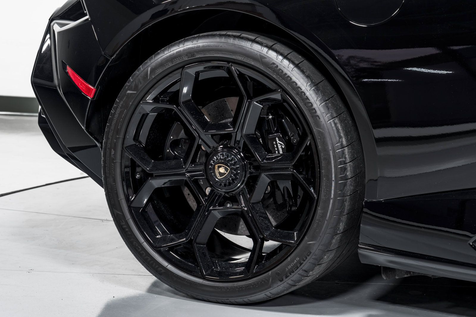 Used 2023 Lamborghini Huracan Tecnica RWD image 49