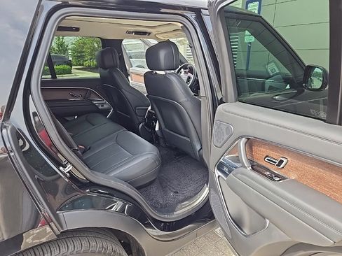 Used 2025 Land Rover Range Rover SE AWD/4WD image 18