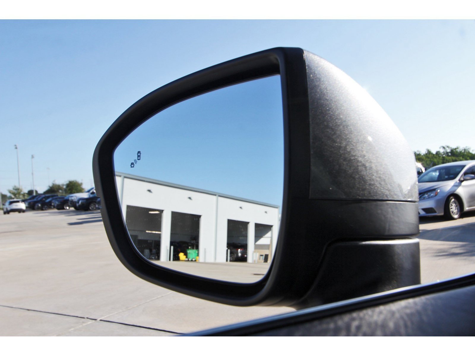 Certified 2025 Nissan Pathfinder SV FWD image 11