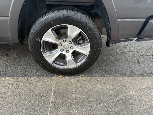 Used 2019 RAM 1500 Laramie AWD/4WD image 12
