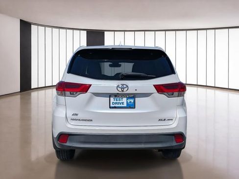 Used 2018 Toyota Highlander XLE image 5