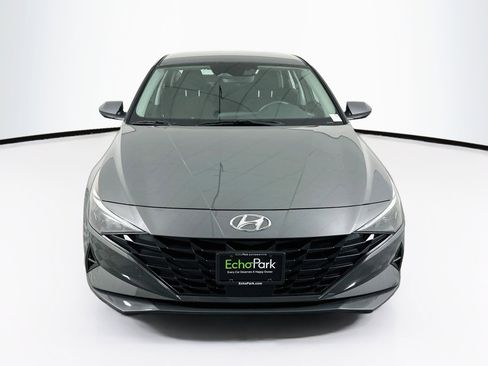 Used 2023 Hyundai Elantra SEL w/ Convenience Package FWD image 2
