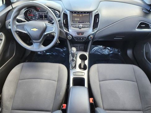 Used 2019 Chevrolet Cruze LS image 10