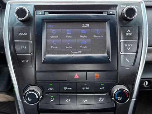 Used 2016 Toyota Camry LE FWD image 25