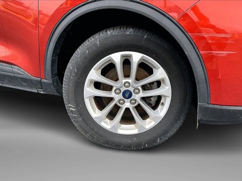 Used 2020 Ford Escape SE image 2